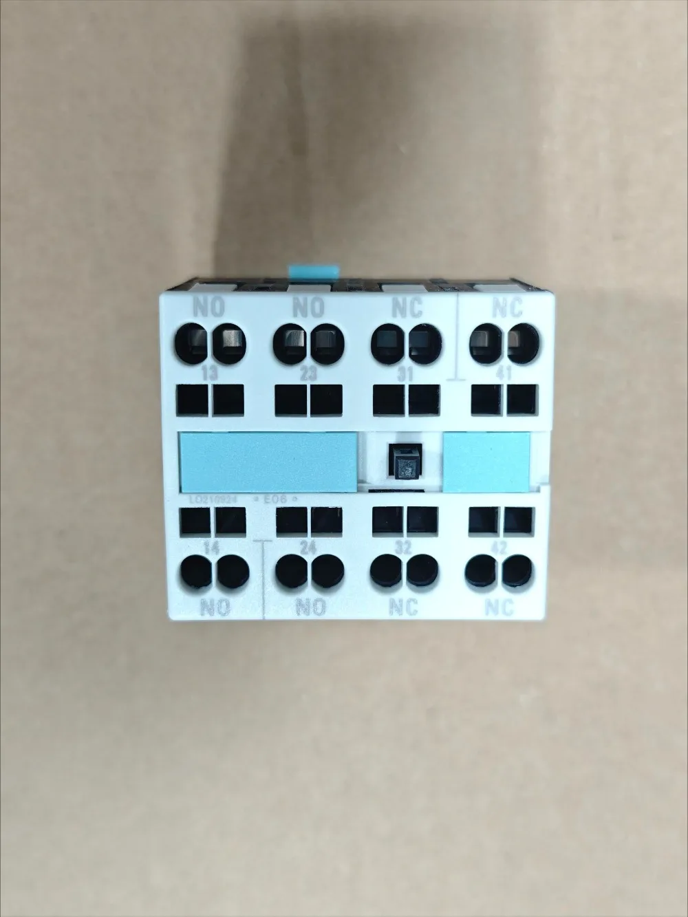 Brand New 1Pcs 3RH1921-2FA22 Auxiliary Contactor Fully Stocked Expedited Shipping