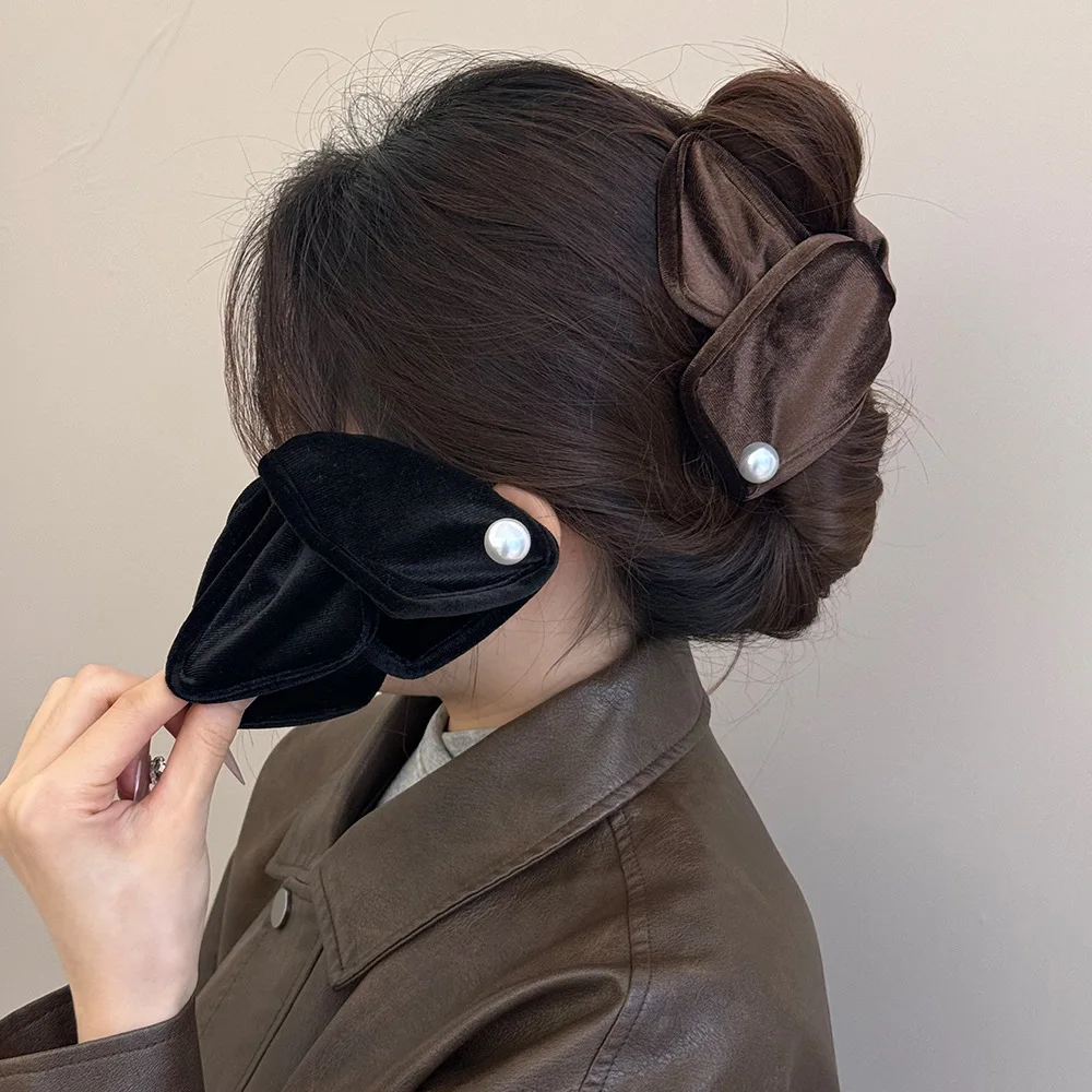 

Velvet Pearl Triangle Grab Clip Korean Hair pin for women girl leading fashion accessories popular bow catches vintage large new