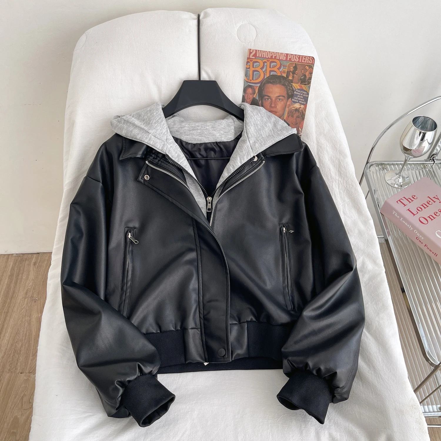 Clothland المرأة خمر مقنعين بولي Leather سترة جلدية المرقعة كم طويل الإناث الرجعية معاطف غير رسمية Mujer CB211