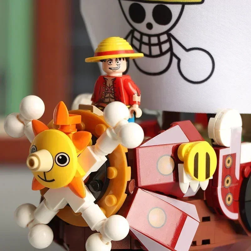 One Piece 1484 elementy + 9 lalek Thousand Sunny Statek Klocki Piracki Zestaw Zabawek dla Dzieci Prezent na Boże Narodzenie