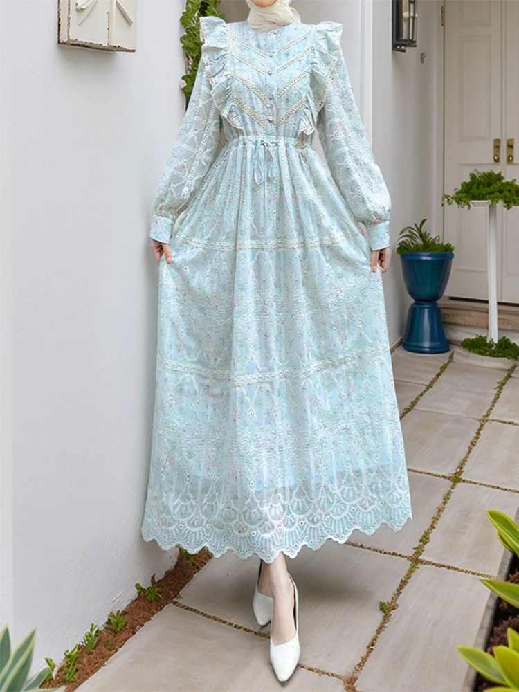 ชุดคลุมยาวลายปักฉลุลายดอกไม้สไตล์ตะวันออกกลาง รุ่นใหม่ ปี 2025 ทรงเอวสูง แขนกระดิ่ง ติดกระดุมเม็ดเดียว ทรงเอ สำหรับฤดูใบไม้ผลิและฤดูใบไม้ร่วง...