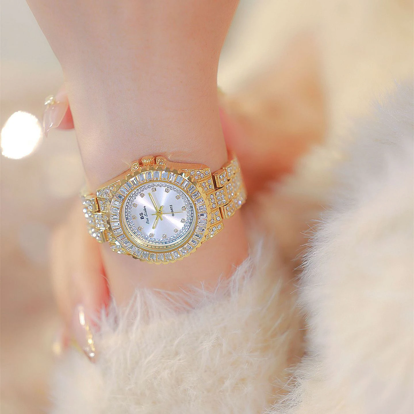 New in Women's Watches Luxury Full Diamond Gold Watches for Women Ladies Fashion Elegant Bracelet Wristwatch Rhinestone Clock