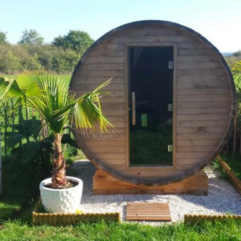 Dampfsauna aus rotem Zedernholz mit Rückenlehne