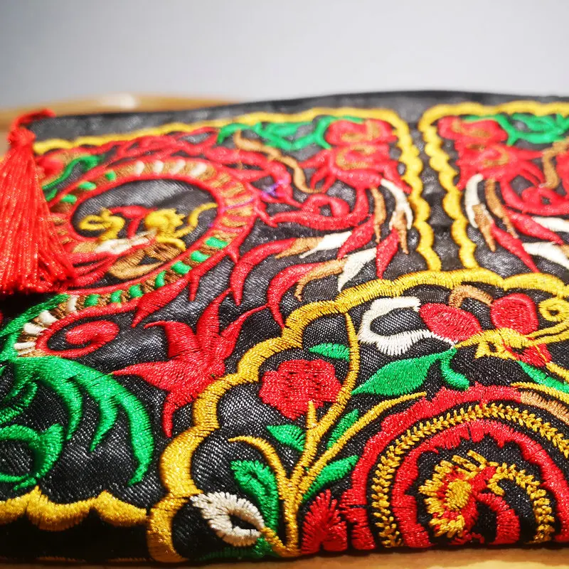 Chinese Traditional Classic Embroidery Wallets With Flower & Loong Pattern Stitchwork Bag Oriental Vintage Accessories OOTD Look