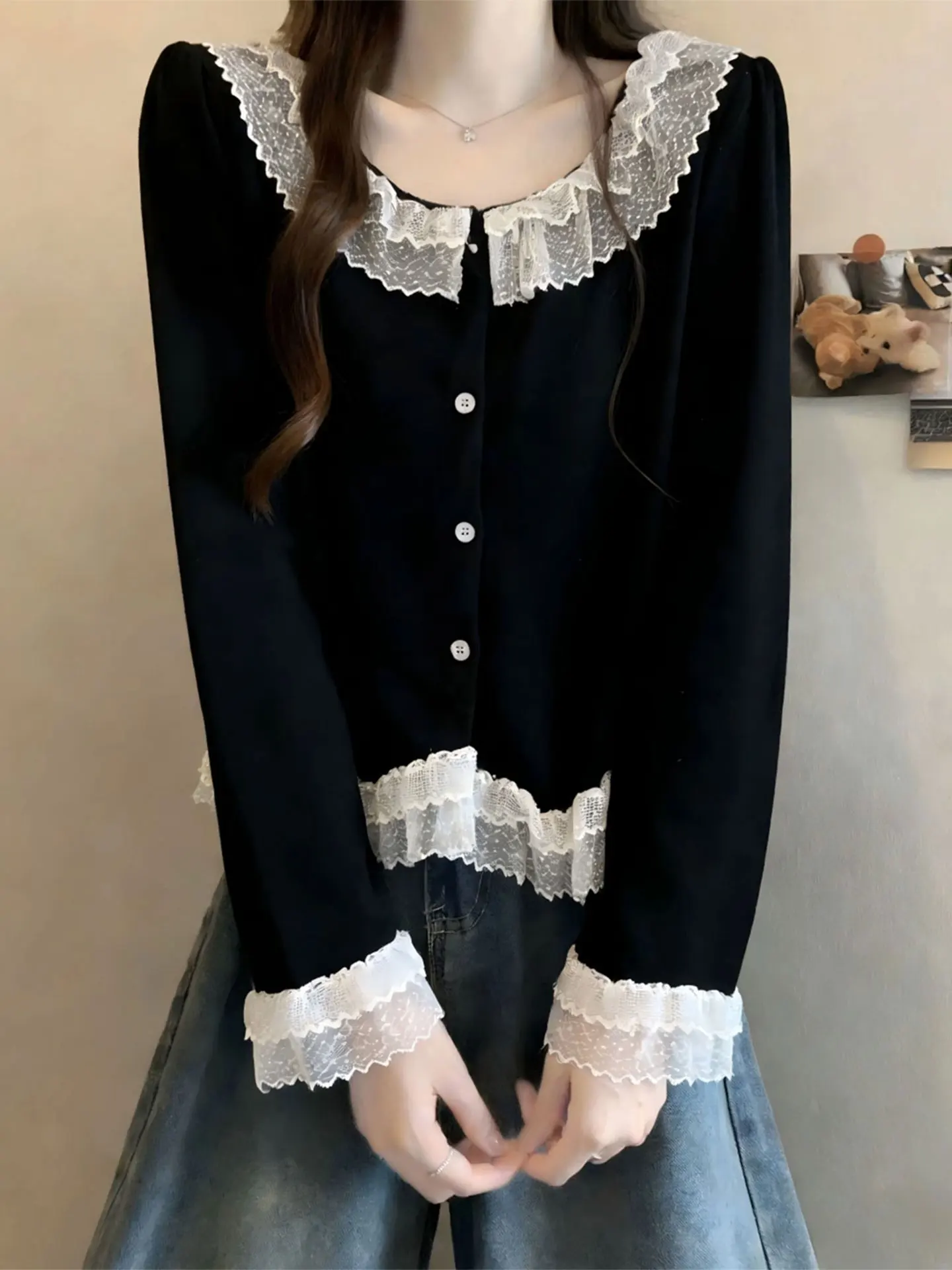 

Женская трикотажная блузка с кружевными вставками, удлиненная, больших размеров, весенняя, повседневная, с оборками, из полиэстера...