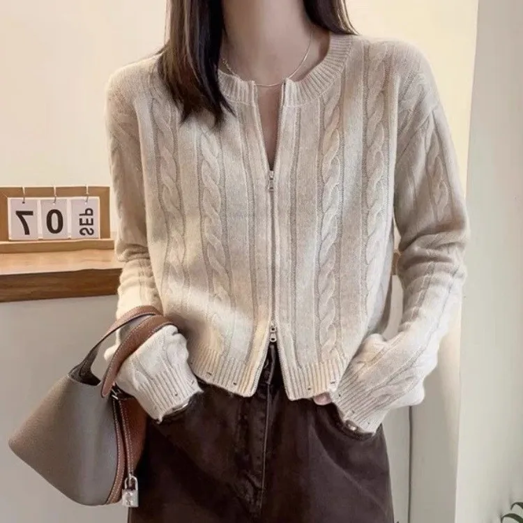 

Twist Short Sweater Jacket Women's 2025 Autumn and Winter New Slim-fit Knitted Cardigan