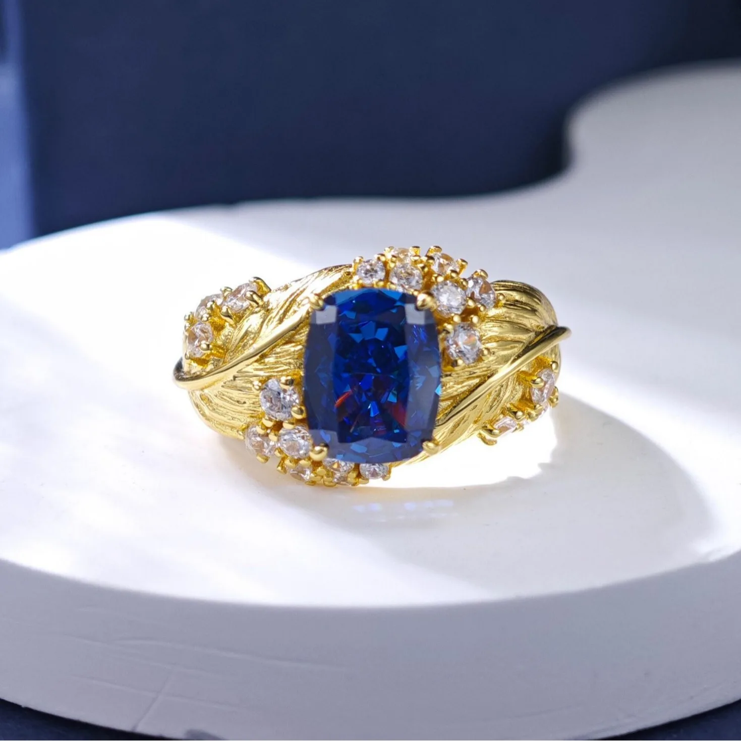 Noble AU750 gold ring female carved gold feather royal real gold sapphire ring female 3 carat retro light luxury diamond ring