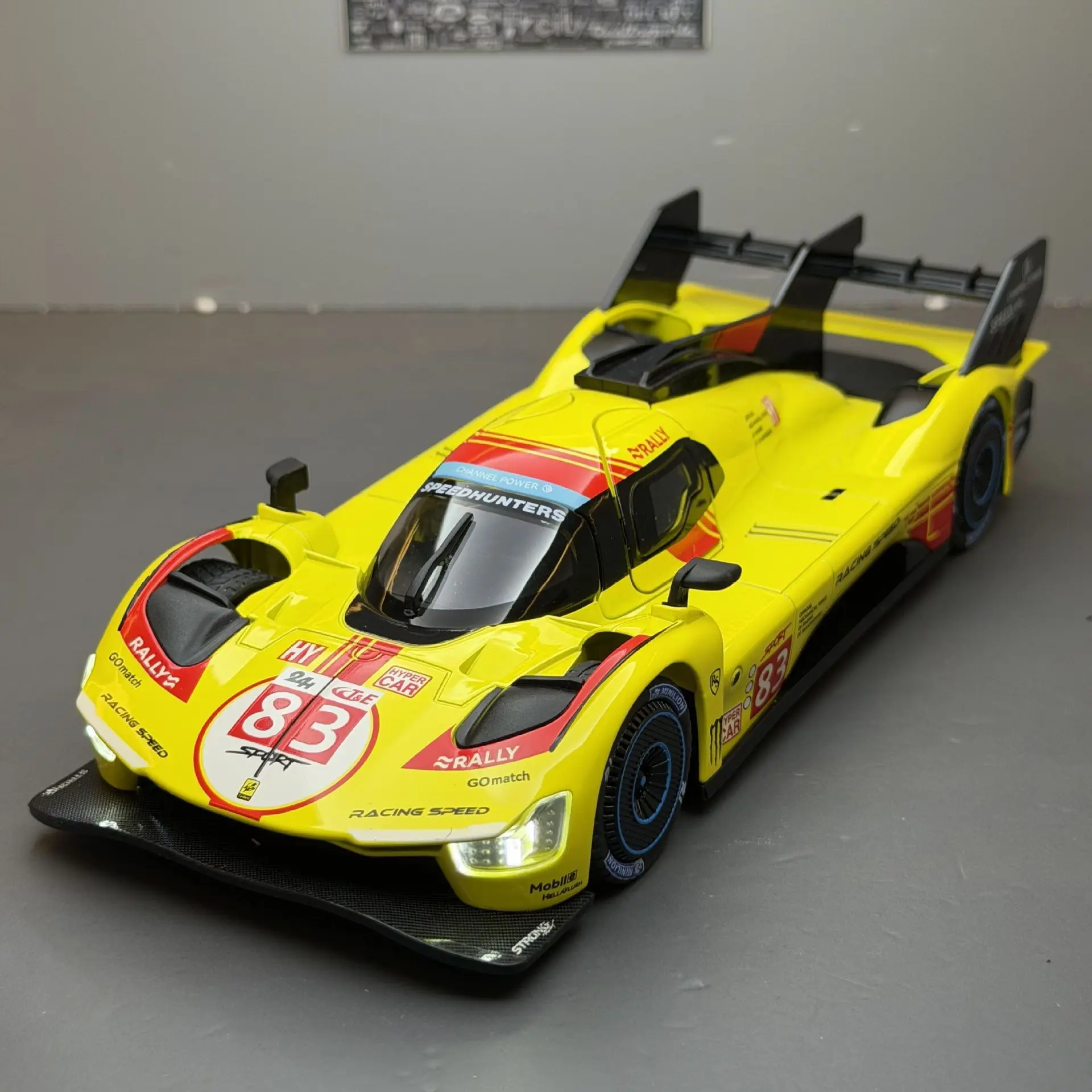 1:22 499 Sportwagen Modell Spielzeug Metalldruckguss Musik Licht Zurückziehen Türen Geöffnet Fahrzeugmodelle Jungen Geburtstagsgeschenke