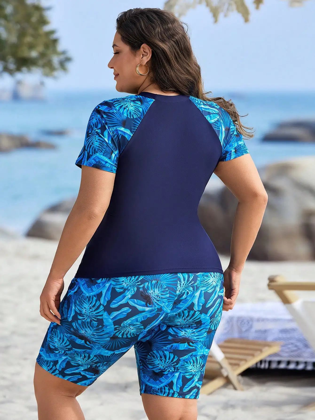 

Купальник из двух частей с принтом тропических листьев, больших размеров, с короткими штанинами, для летнего пляжного отдыха