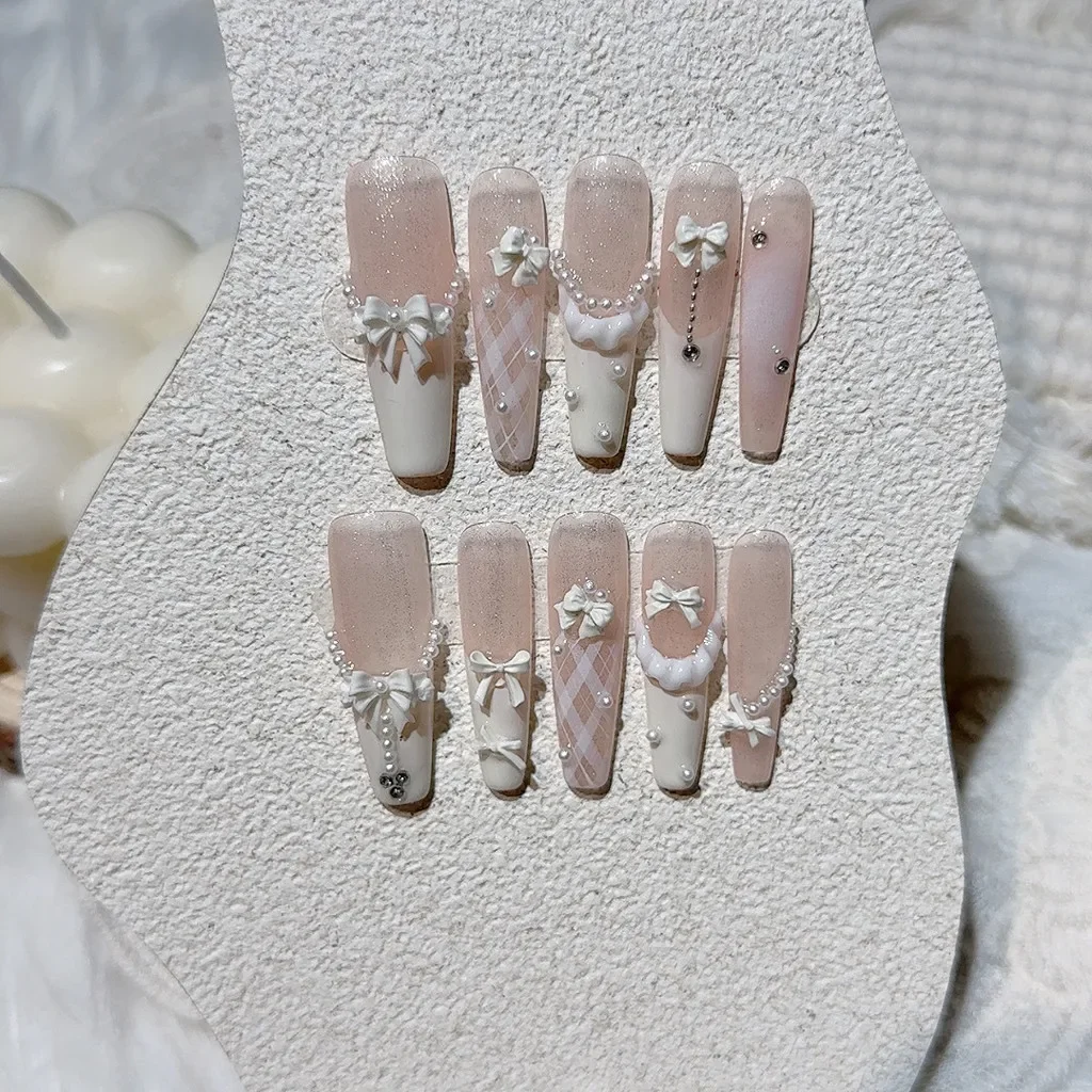 10 Stück süßer karierter Rock, Ballettkunst, glitzernd, weiß, handgefertigt, zum Aufdrücken der Nägel, 3D-Perlenschleife, französische künstliche Nägel, abnehmbar, wiederverwendbar