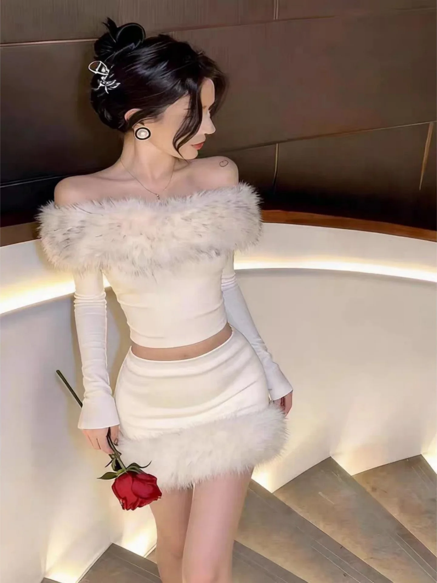 

Korean Sle Aosphere Sense Set Women's One oulder Plu Top Super Cute Two Piece Winter Faion Skirt High Waist ort