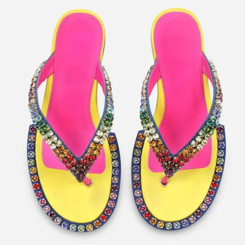 الملونة حجر الراين جولة تو شقة النعال امرأة الصيف 2026 الوجه يتخبط الماس صندل بتصميم روماني موضة أحذية نسائية فاخرة