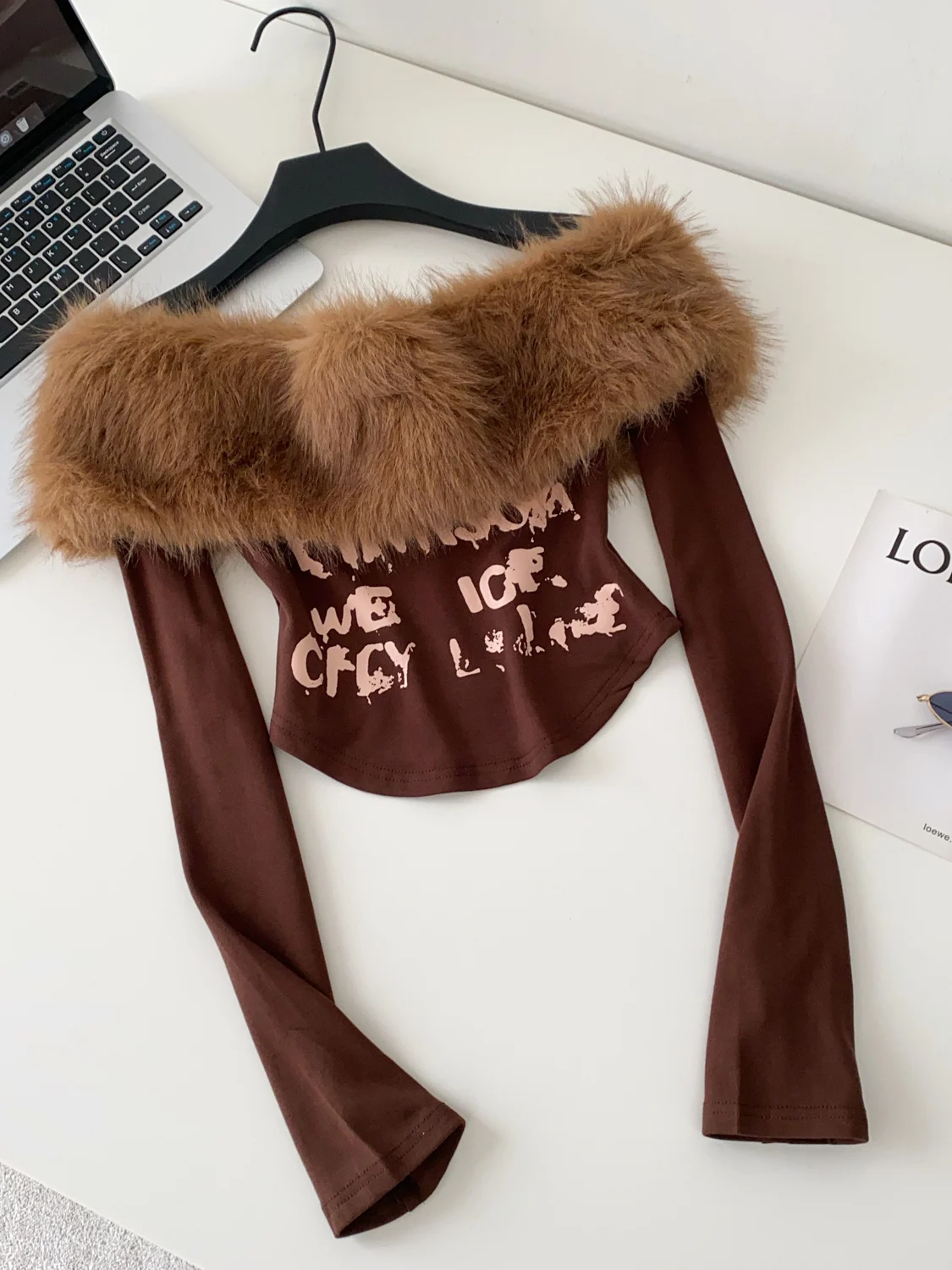 

Foamlina New Hot Faux Fur Trim Off Shoulder T Shirt for Women Autumn Fashion Long Sleeve Letters Print Slim Crop Top Streetwear