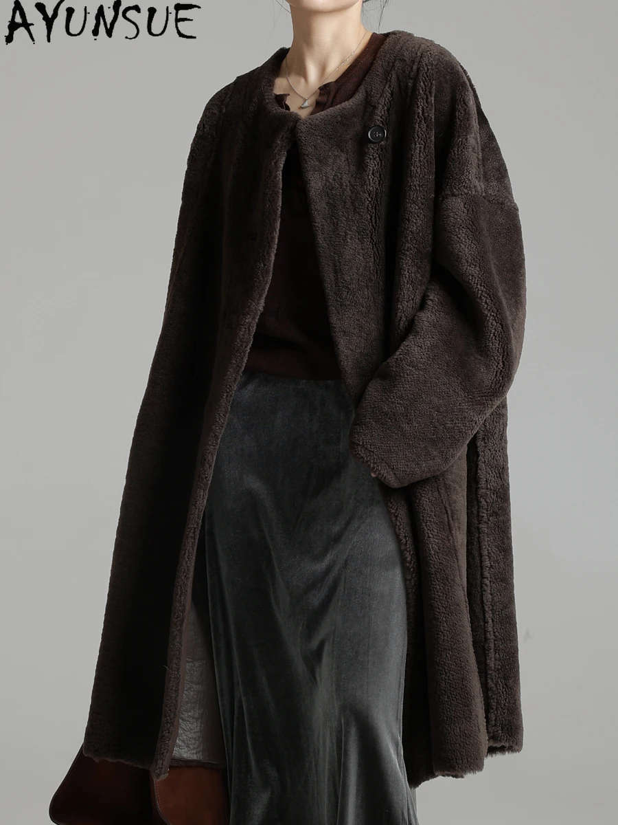 معطف فرو من جلد الغنم الطبيعي من AYUNSUE للنساء سترة من الجلد الحقيقي ملابس فاخرة سترات شتوية متوسطة الطول للسيدات 2025 Schulaba Жеenca