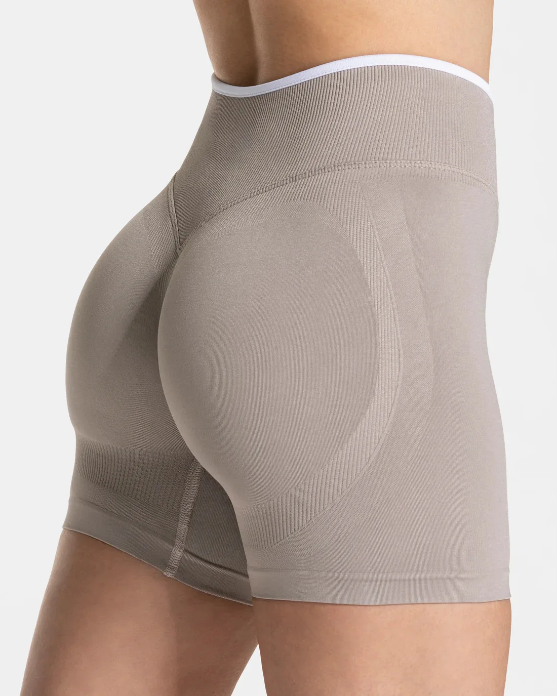 Nahtlose weiße Yogashorts mit Farbblock-Design für Damen, hohe Taille, Po-Lifting-Effekt, Workout-Gym-Shorts, Laufshorts, Leggings zum Einzeltragen – Detail 17