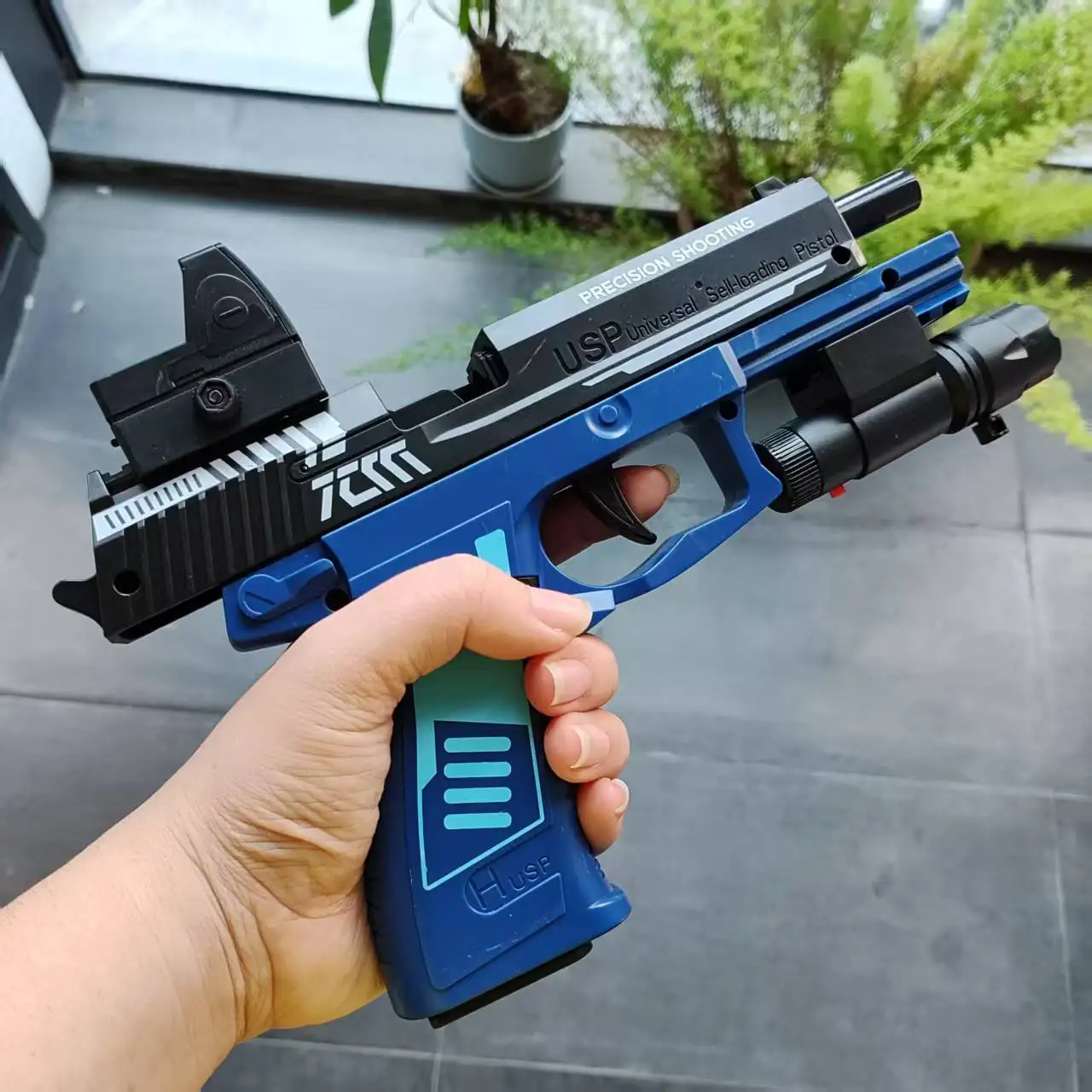 Pistola usp de disparo contínuo com concha de arremesso a laser, arma de brinquedo suspensa vazia, lançador de jogo ao ar livre, presente de natal para crianças meninos