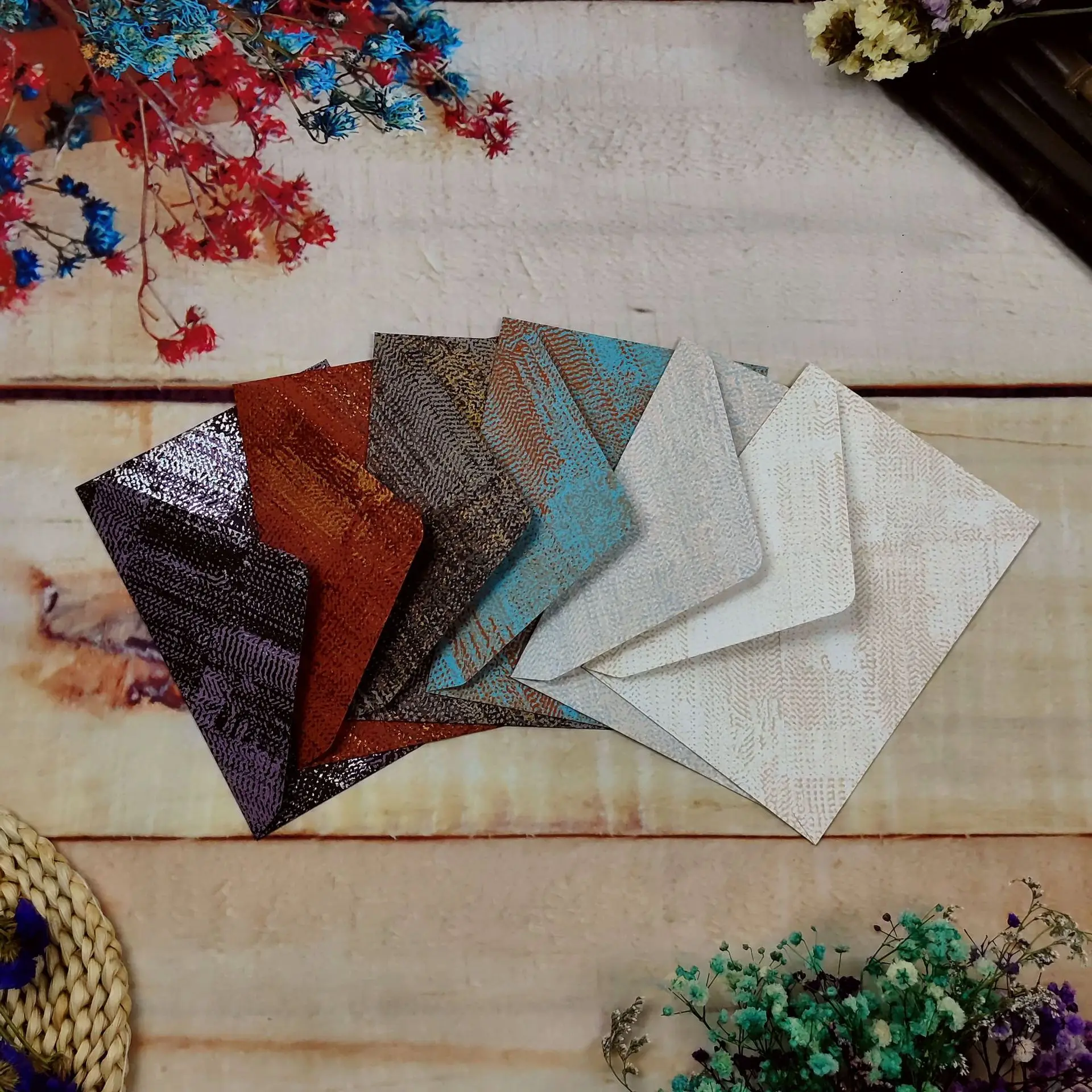 

50pcs 16.4x11.2cm Retro Envelope 120g Paper Retro Emboss Envelopes for Wedding Invitations Stationery Business Letter Packing