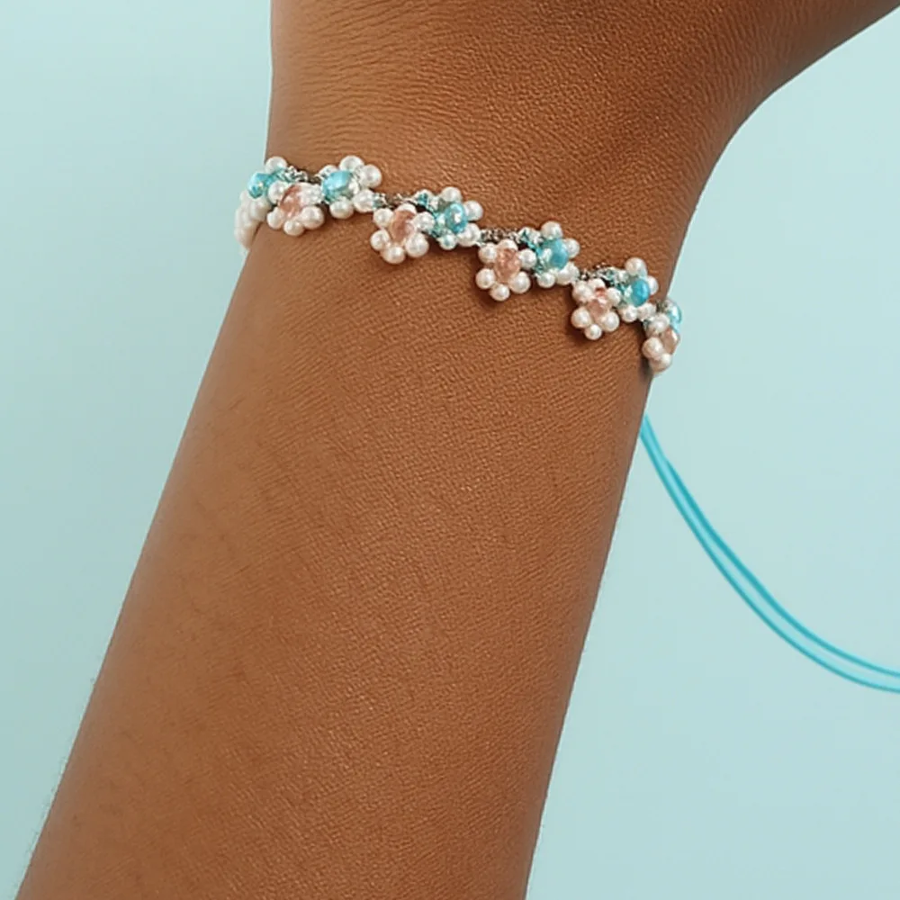 Bohemia Rice bead bracelet Little flower Blue and white Hand-woven Fresh Simple Temperament Trend Beaded bracelet