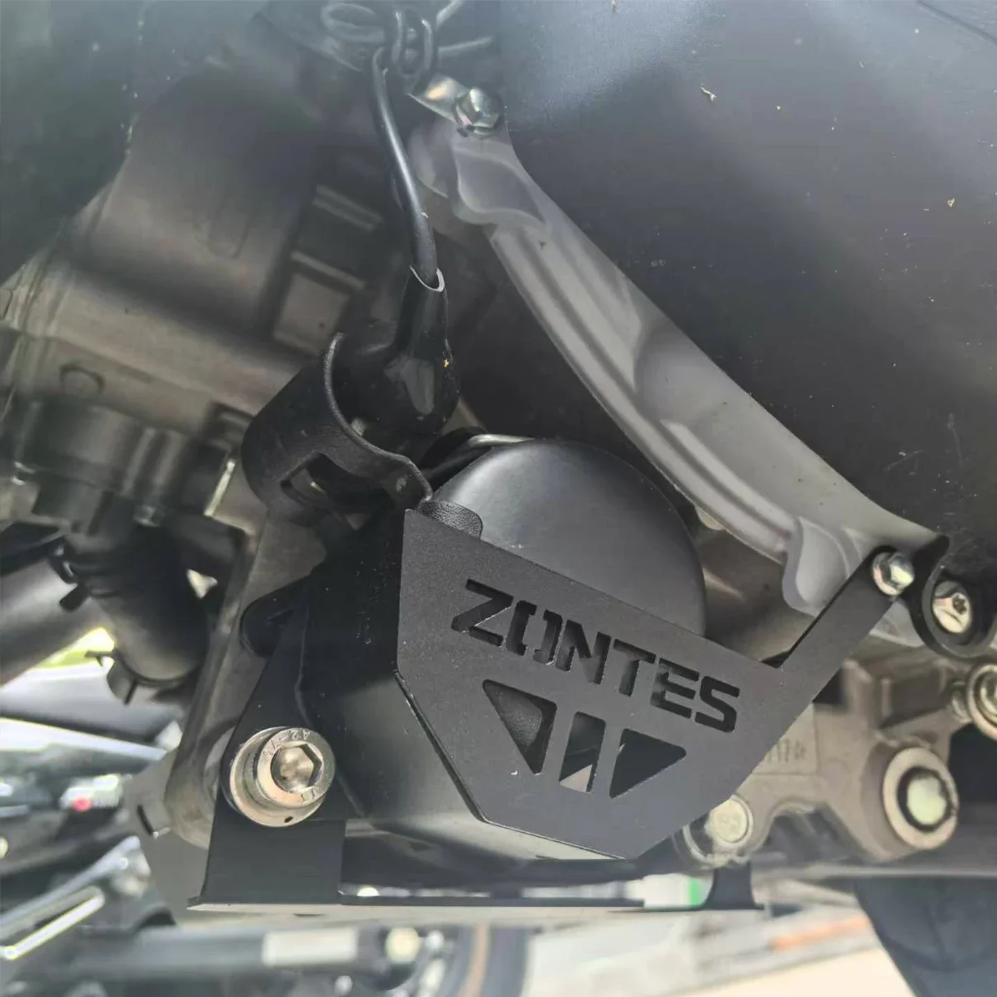 ل ZONTES 368G 368K 368E 368D 368M 2024 2025 2026 دراجة نارية فلتر زيت المحرك الكربون الصلب الغطاء الواقي 368G اكسسوارات