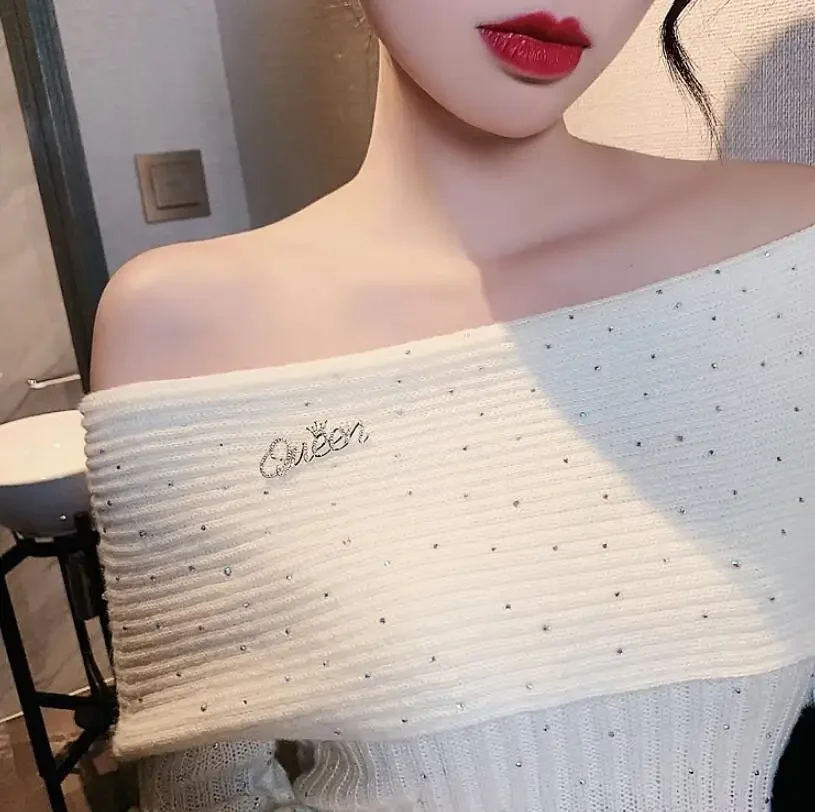 Silver Color Queen Letter Inlaid Rhinestone Brooches for Women Simple Charm Casual Pins Dress Wedding Gifts