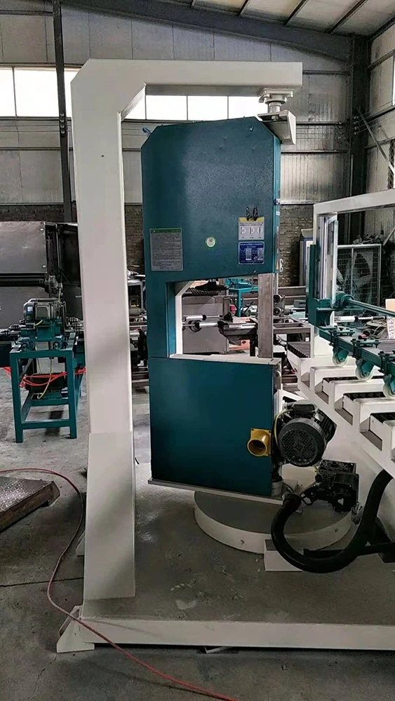 The CNC Curve Saw with Motor 4.5kW Power Easy to Operate High Safety Factor Used for Mass Production QK Brand