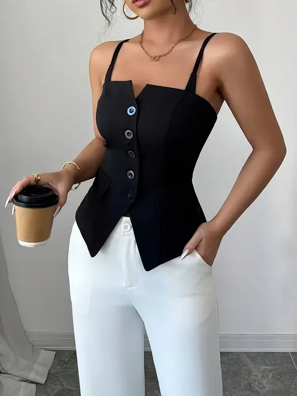 Damenmode im lässigen Stil, einfarbig, mit Knöpfen und Hosenträgern