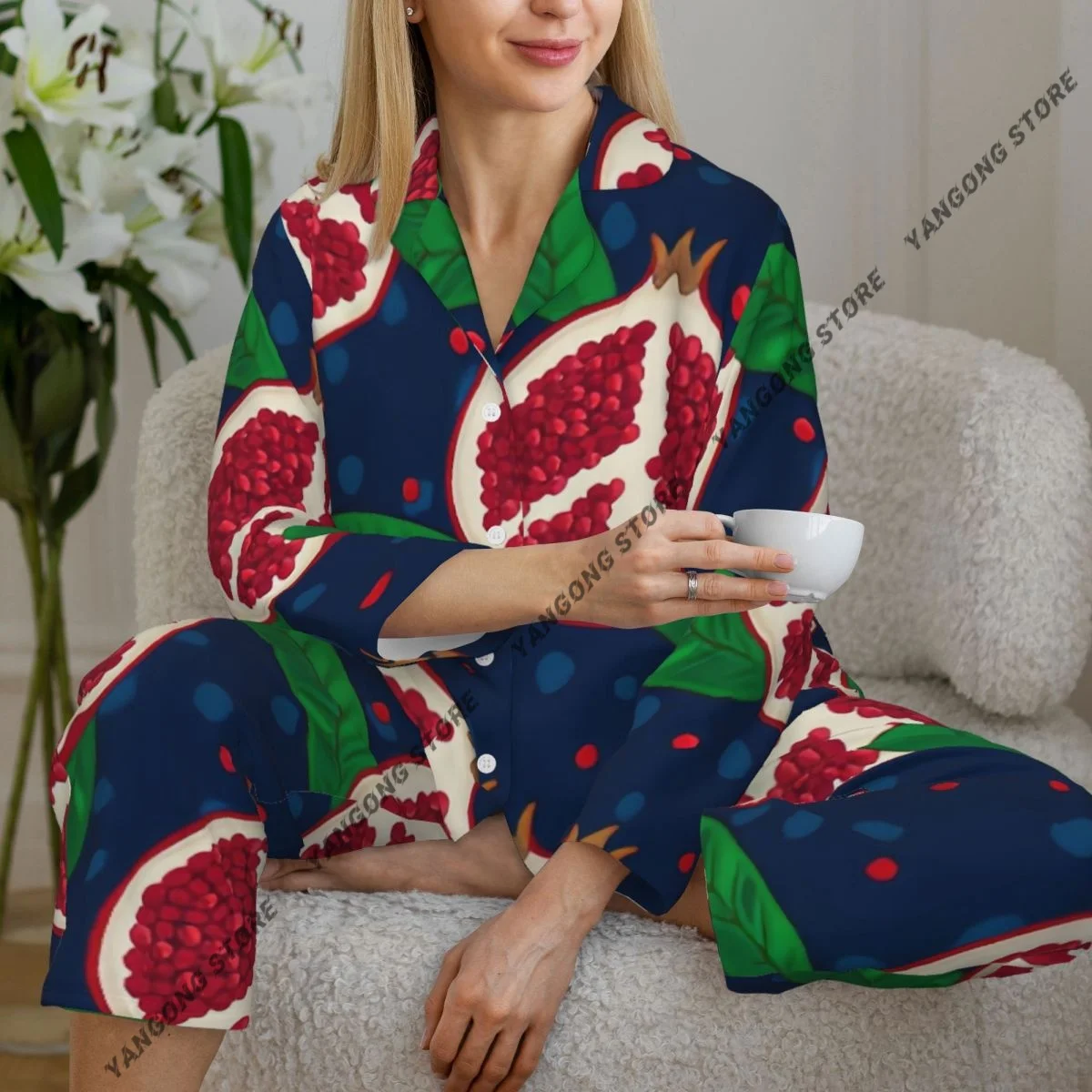 

Women's Pajamas Long-sleeved Girl Loungewear Two-piece Set Pomegranate Background Pajamas for Autumn Spring