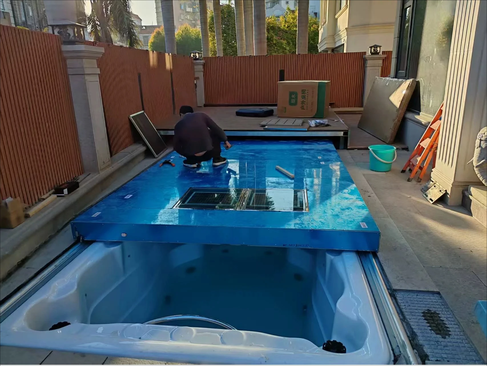 Electric Rolling Shutter Lifting Movable Insulated Pool Cover with Air Source Thermostat, Mobile Sunroom