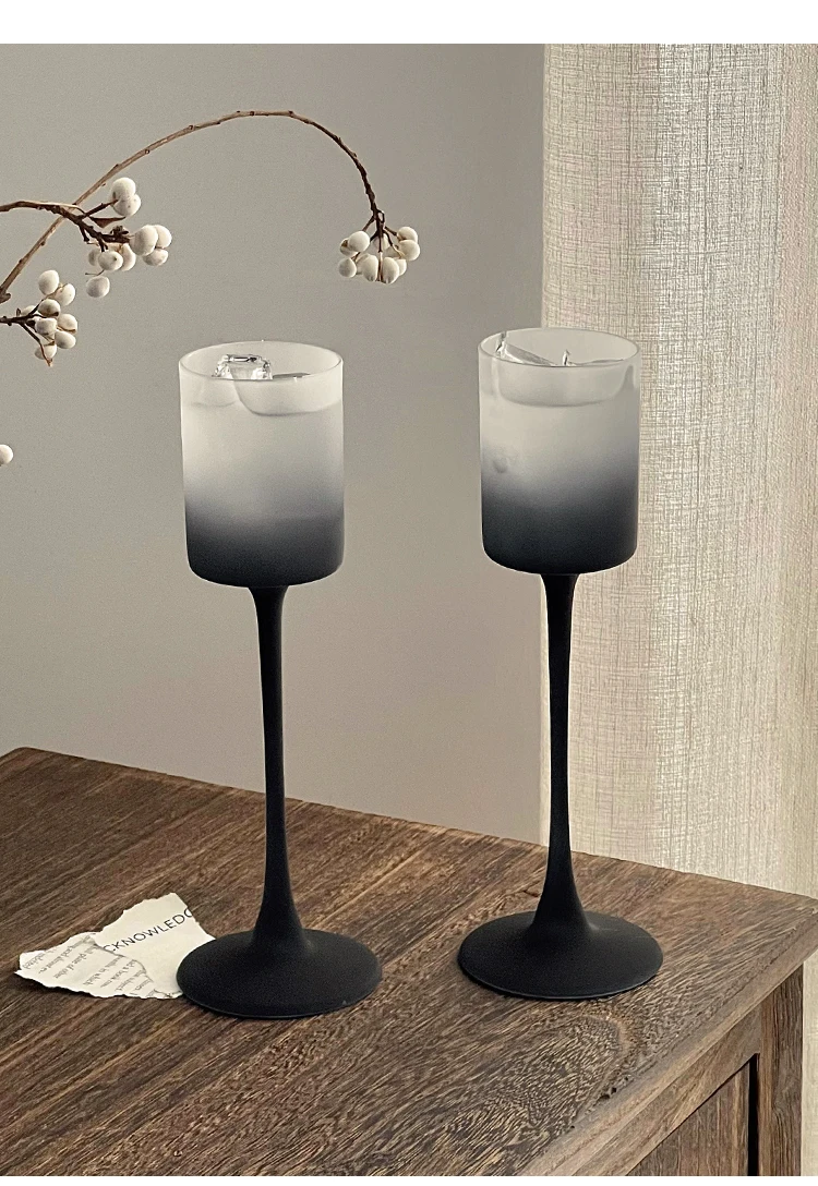 

Винтажный градиентный черный высокий бокал, креативный домашний декор, слегка пьяная девушка, дизайн, милое красное вино, шампанское, коктейльный бокал