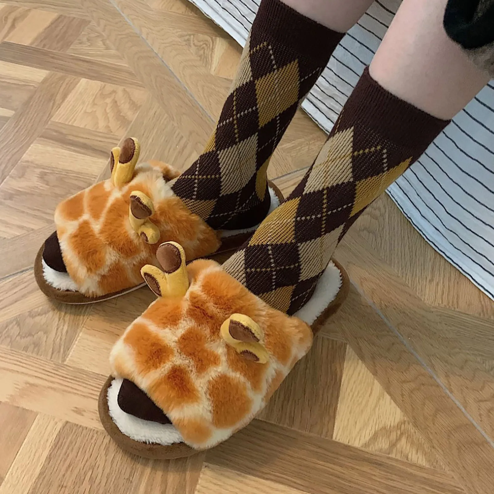 New Cartoon Giraffe Fluffy Fur Slippers Women Winter Warm Plush Slippers Home Indoor Shoes Non Slip Comfy Furry Cute Slides