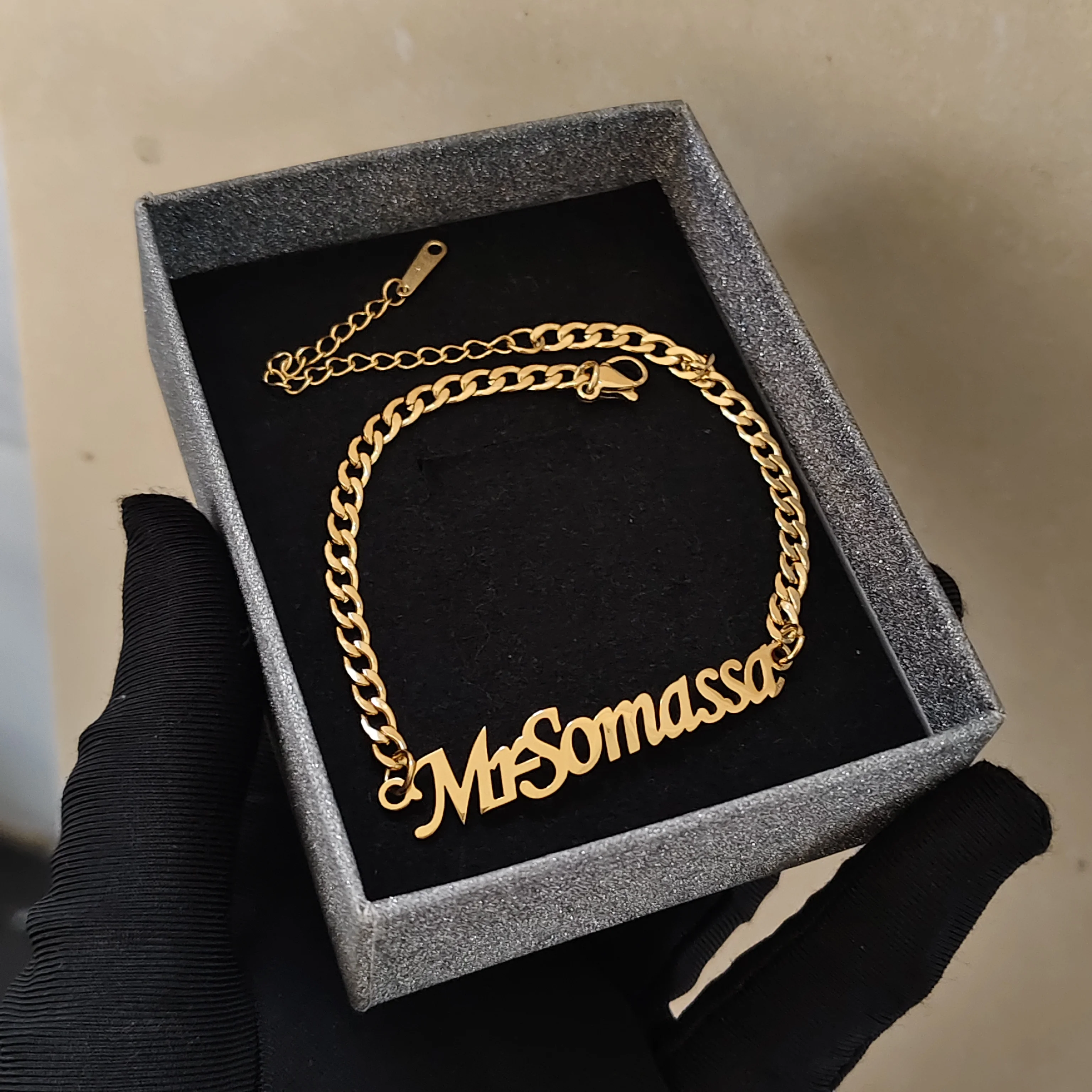 DHQH جديد بالجملة مجموعة رسائل شخصية اسم مخصص/شعار قلادة سوار مجموعة هدية عيد ميلاد الشركة المصنعة المبيعات المباشرة