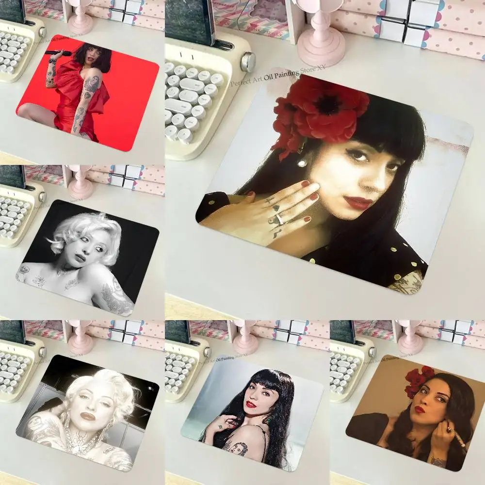 FEMME FATALE M-Mon L-Laferte Mousepad Small LockEdge Mouse Pad For Gamers Computer Desk Pad Rectangular Anti-slip Rubber