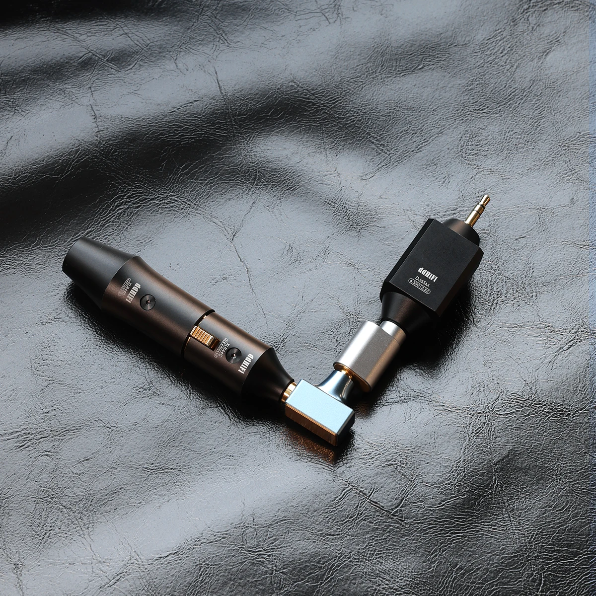 DD peralatan adaptor semua dalam satu ddHiFi untuk pameran, menampilkan XLR44B, XLR44C, DJ44C, DJ65A, DJ65M Adapter dan C2022 casing bawaan