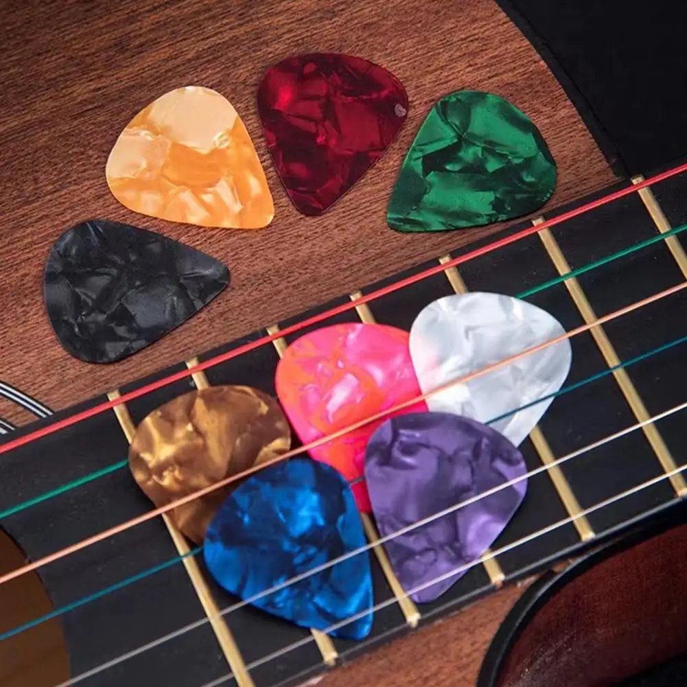 30Pcs Guitar Picks Plectrums 0.5mm 0.75mm Thin Variety Love Heart Celluloid Plectrums for Bass Electric Acoustic Guitars Ukulele