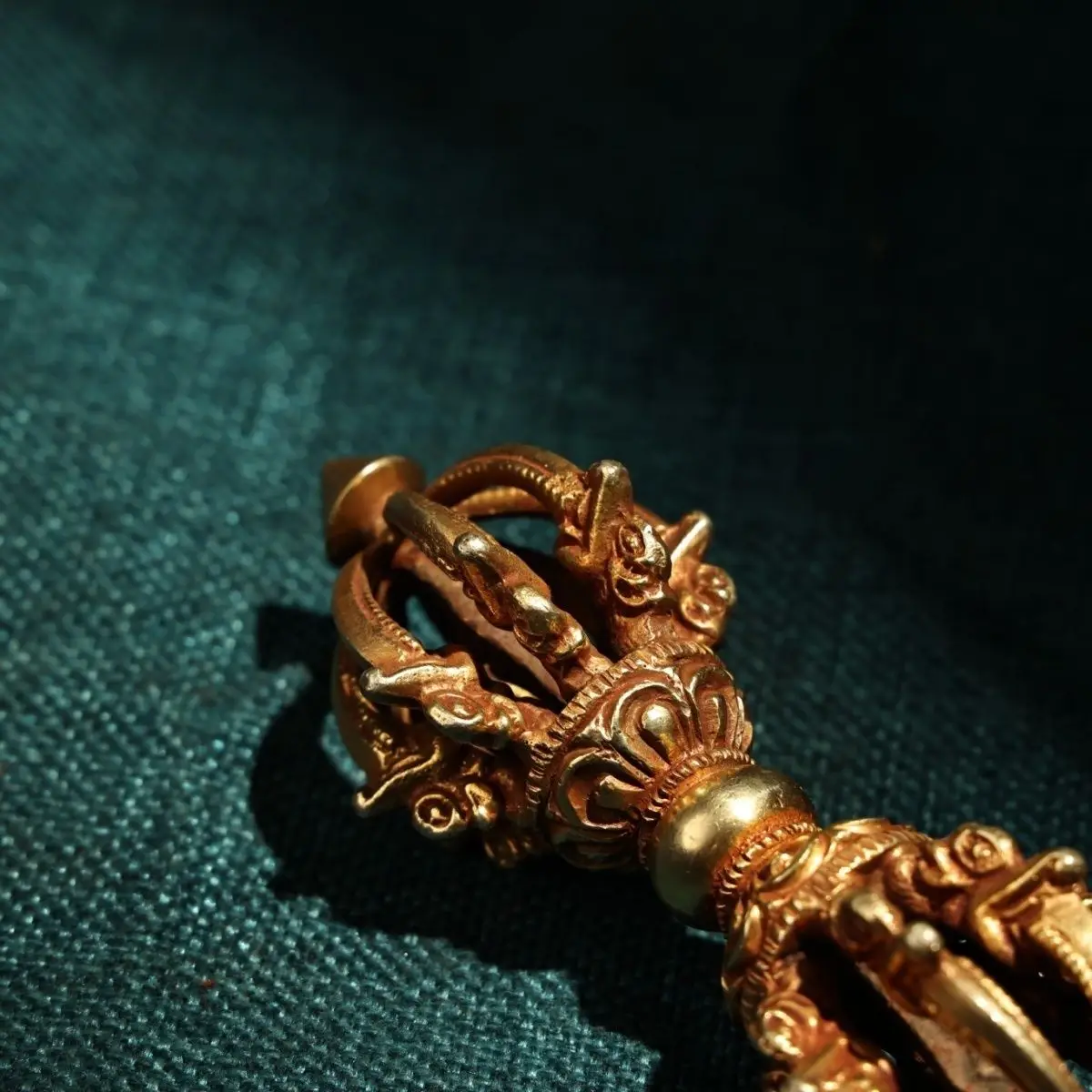 Long-term Tibetan legend of gilt, Tibetan silver, nine shares of Dorje's demonic weight 165 grams long. 5 cm wide 3.5 cm