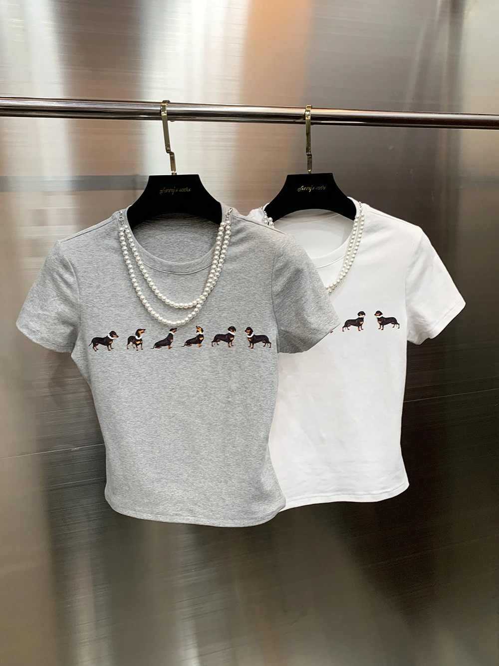 

Летняя коллекция 2025: Женская футболка с принтом «Перл Нелейс» и таксой, приталенная, с коротким рукавом, повседневная, с круглым вырезом, из хлопка