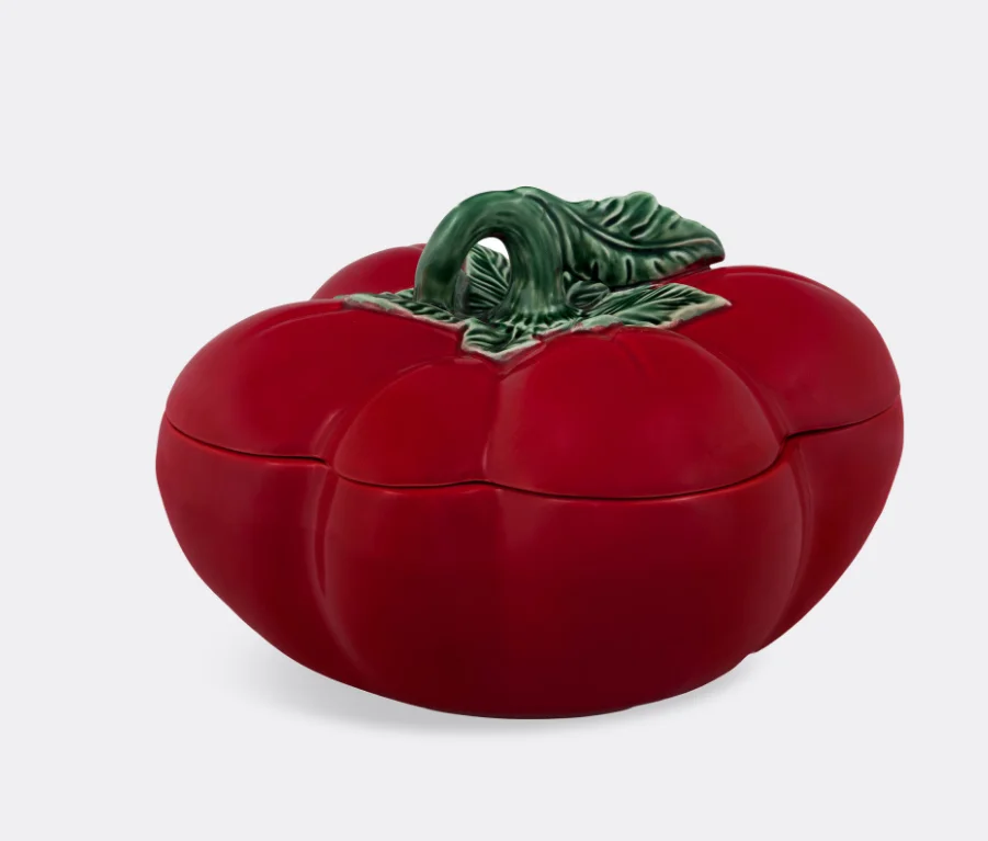 Minimally designed tomato soup bowl