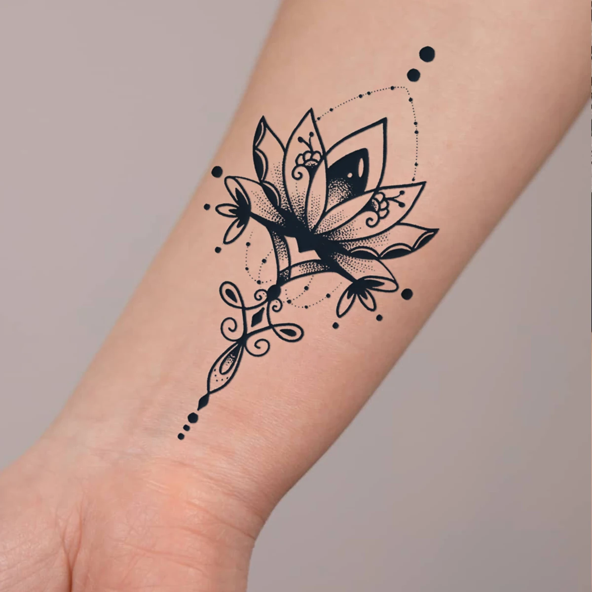 6pcs Vintage Punk Lotus Totem Tattoo Waterproof Temporary Tattoo Sticker Body Art Arm Back Sleeve False Tattoo Women Men