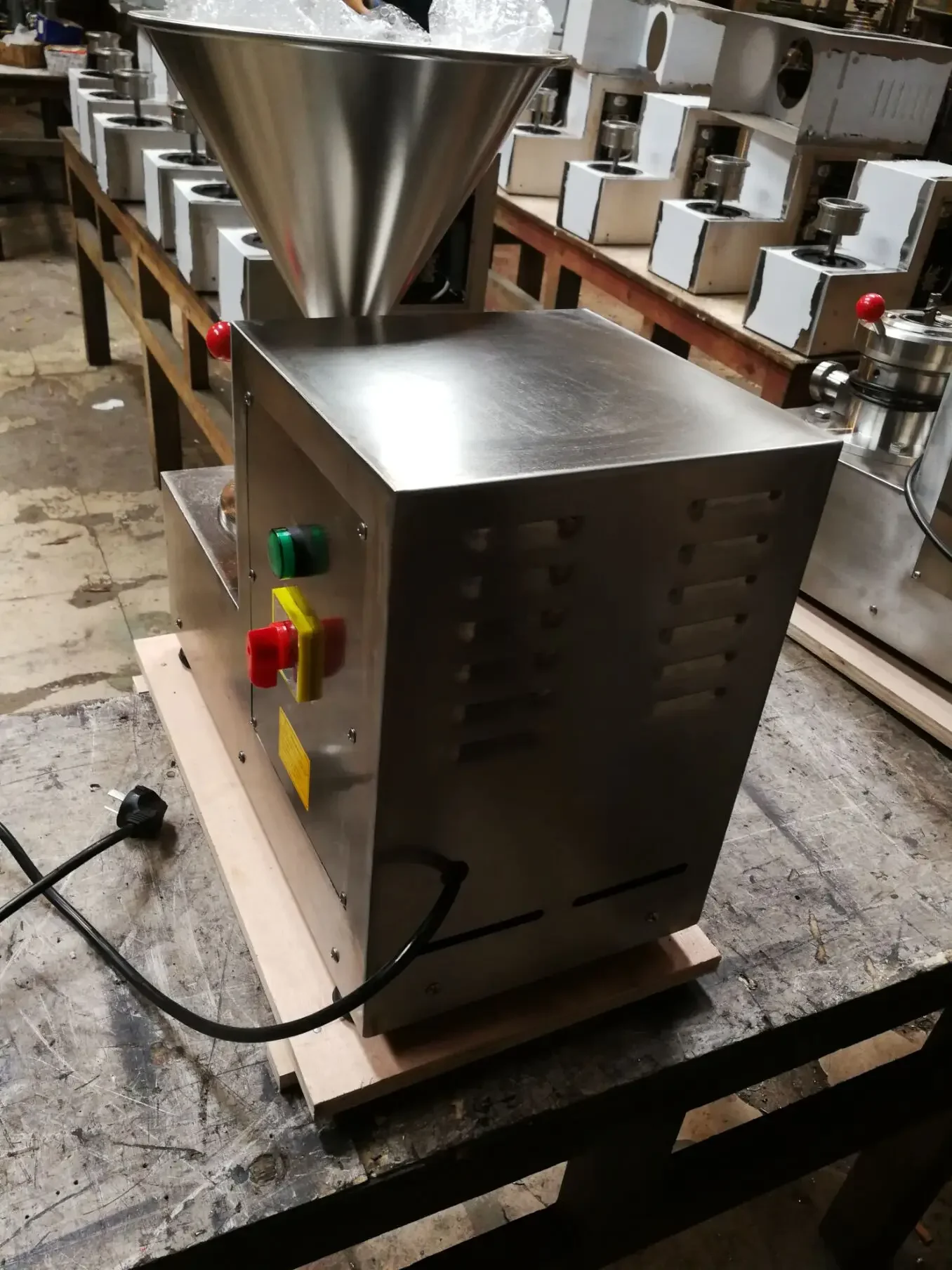 50-700 kg/u Automatische Pinda Cacaoboter Grinder Extractor Machine HJ-MJS-60