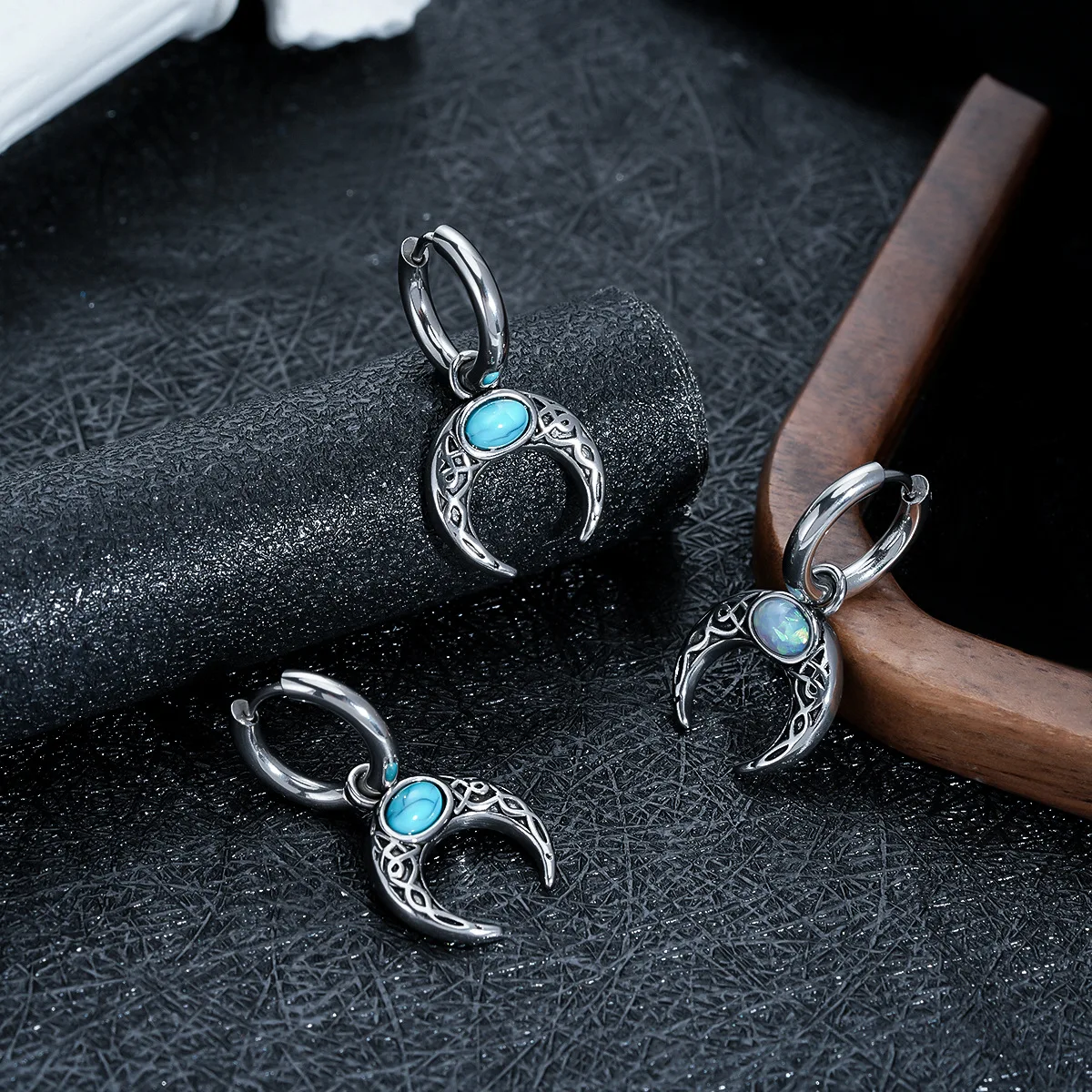 Single pack, copper bohemian new turquoise earrings, men's stud earrings, women's retro earrings, half-moon earrings, jewelry, ethnic style, low sensitivity and non-fading, versatile for daily gatherings