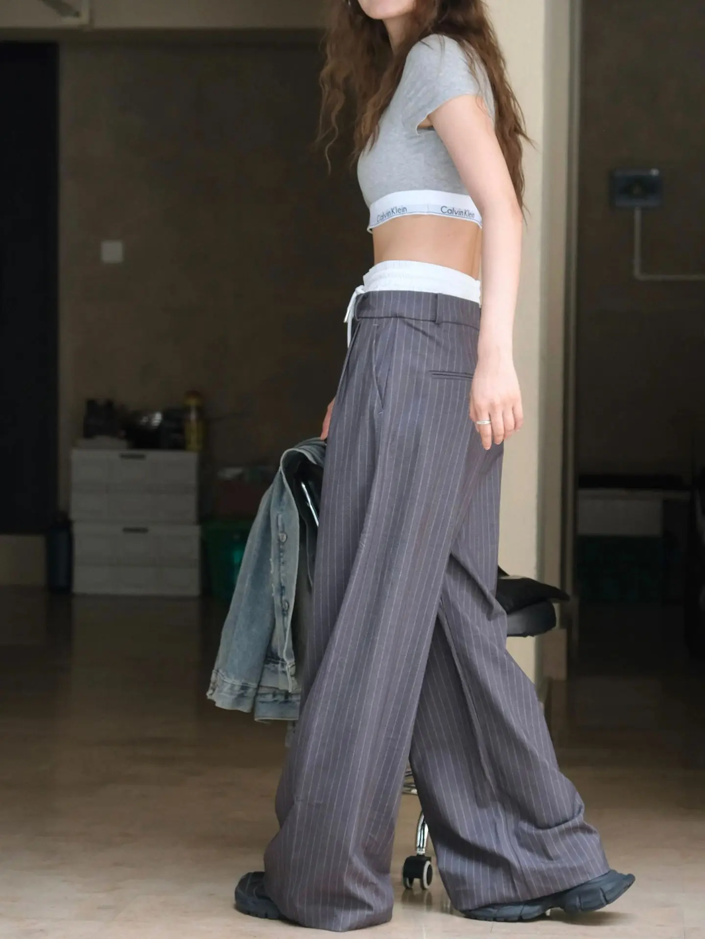 Woman sport chick classic grey trousers with top sport pants