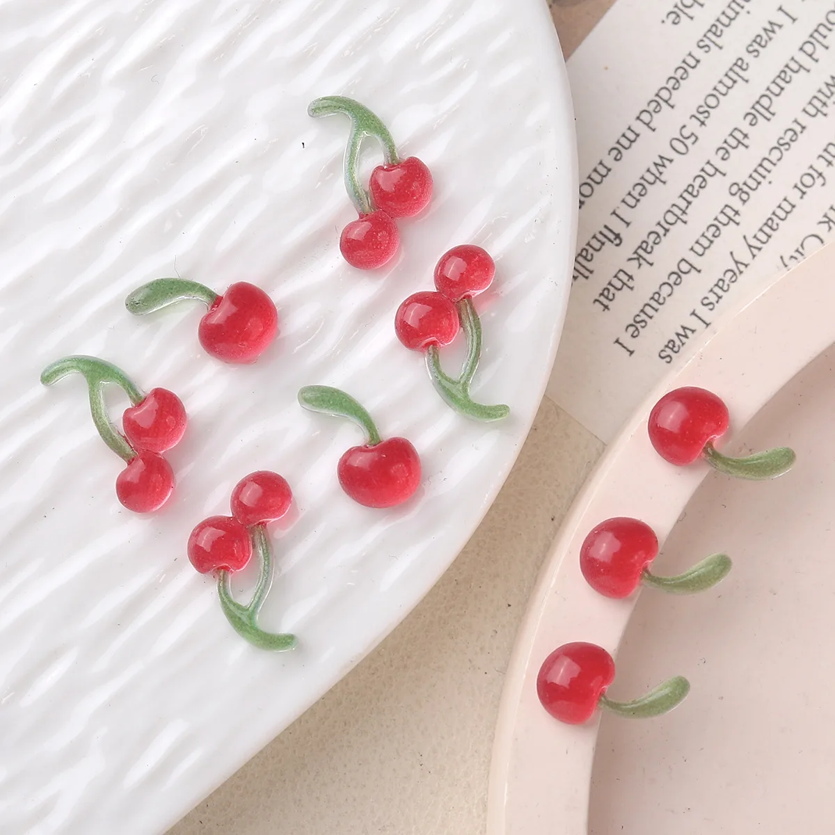 صغيرة الكرز الأحمر الراتنج مانيكير كابوشون 40 قطعة الراتنج فلاتباك DIY بها بنفسك صنع المجوهرات بالجملة سجل القصاصات ملحقات للتزيين #1