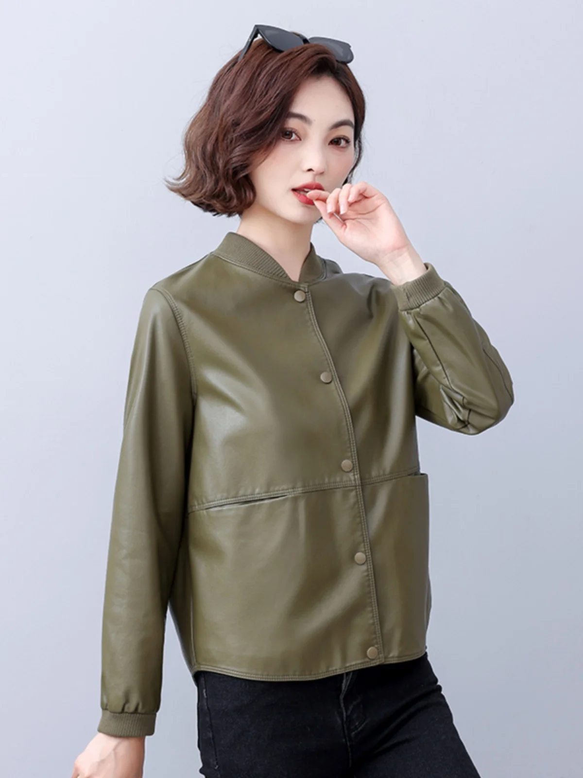 ファッショナブルな革製ジャケット レディース 春秋 2024 新作 カジュアル ルーズ ベースボールコート ラウンドネック ロングスリーブ