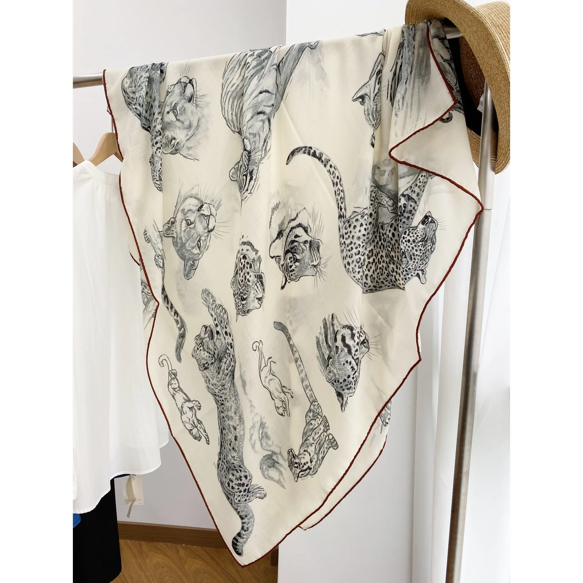 grande-echarpe-d'hiver-imprimee-lion-chales-roules-a-la-main-sac-pashmina-de-luxe-de-styliste-accessoires-de-ceinture-melange-de-laine-de-soie-cadeau-pour-mere