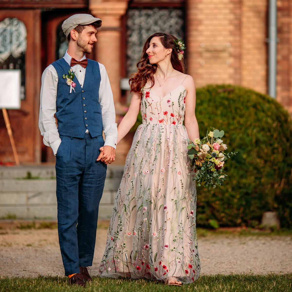 Spaghett Straps Colorful Embroidered Flowers Wedding Dress A Line Fairy Blossom Sleeveless Customized Vine Lace Bridal Gowns