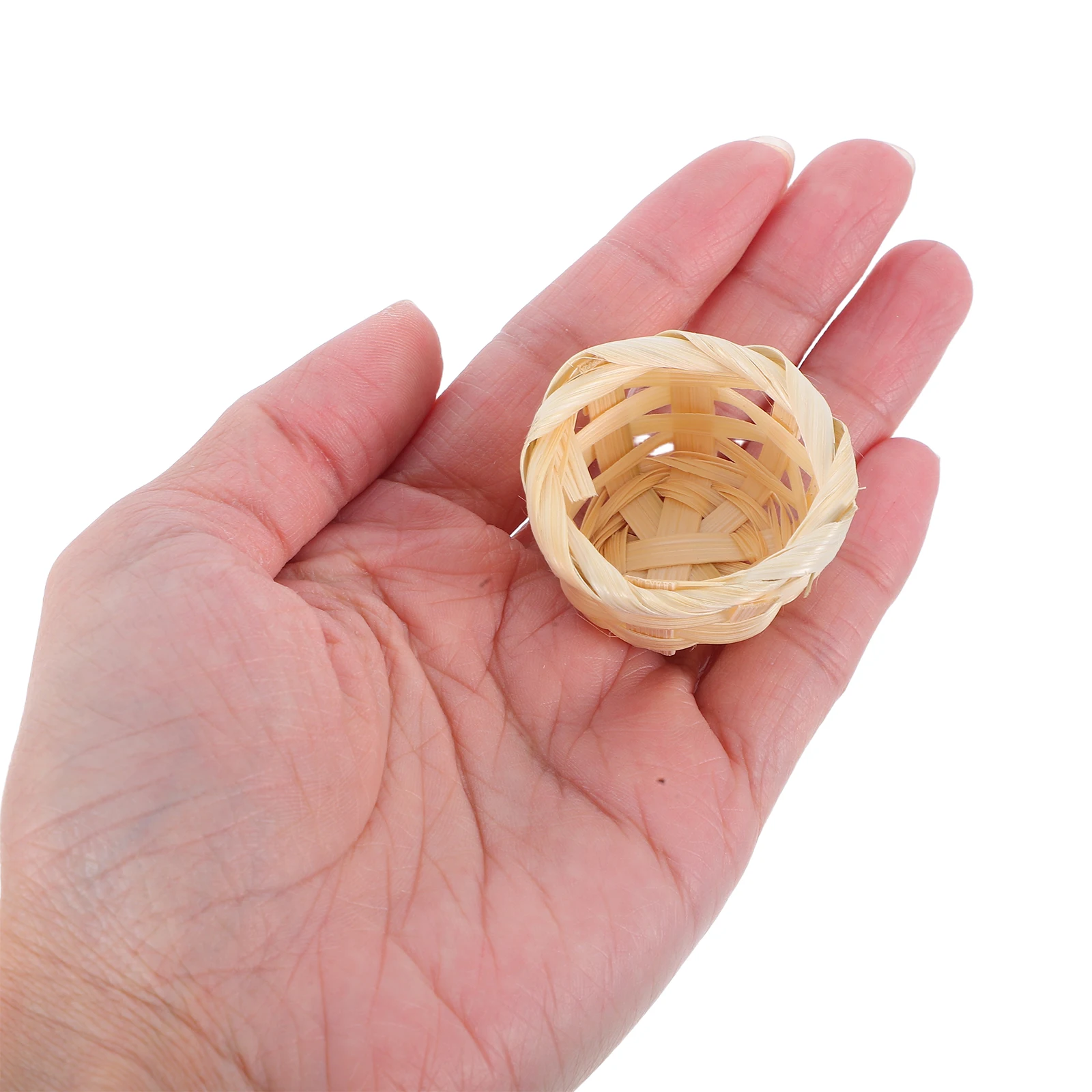 

4Pcs Mini Bamboo Baskets Intricate Detail Versatile Props for DIY Crafts Miniature House Ornaments and Garden Decor