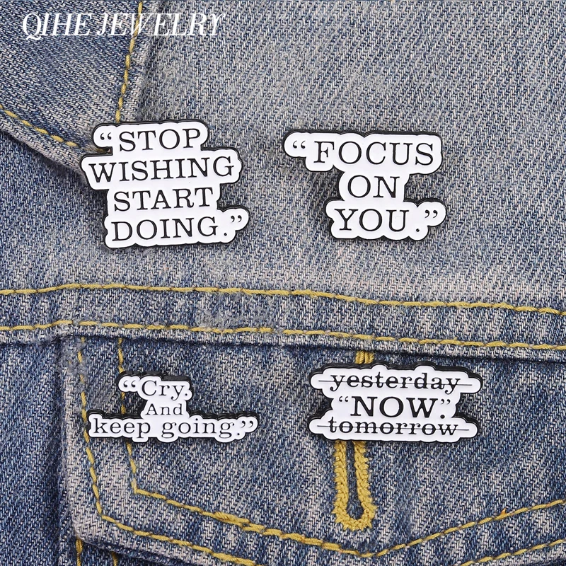 Inspirierendes Zitat: JETZT Aufhören zu Wünschen, Anfangen zu Tun Emaille-Pin - Fokus auf Dich, Weine und Weitergehen - Brosche Taschen-Anstecknadel Schmuck Geschenk