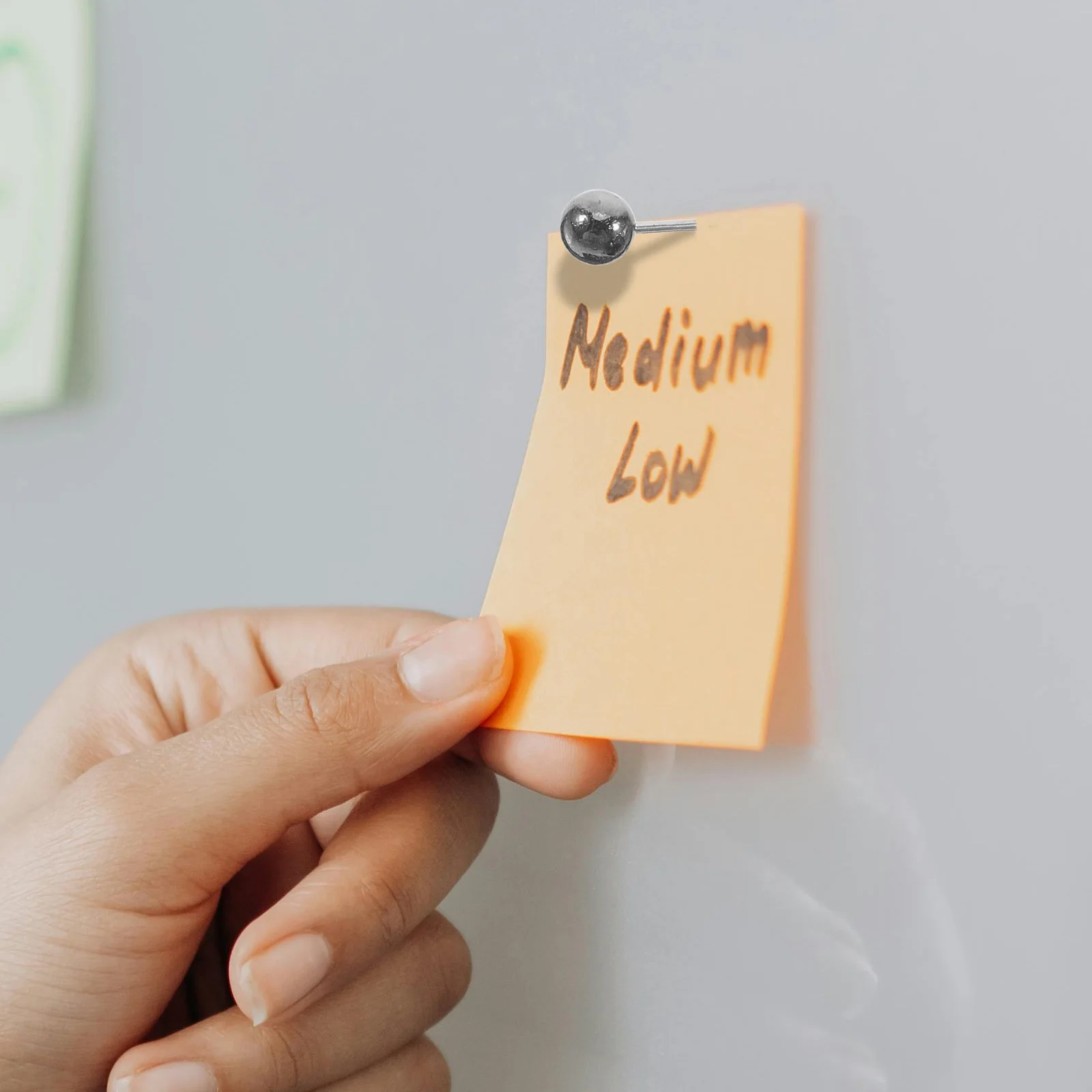 Рисунок 6 - канцелярские кнопки из нержавеющей стали