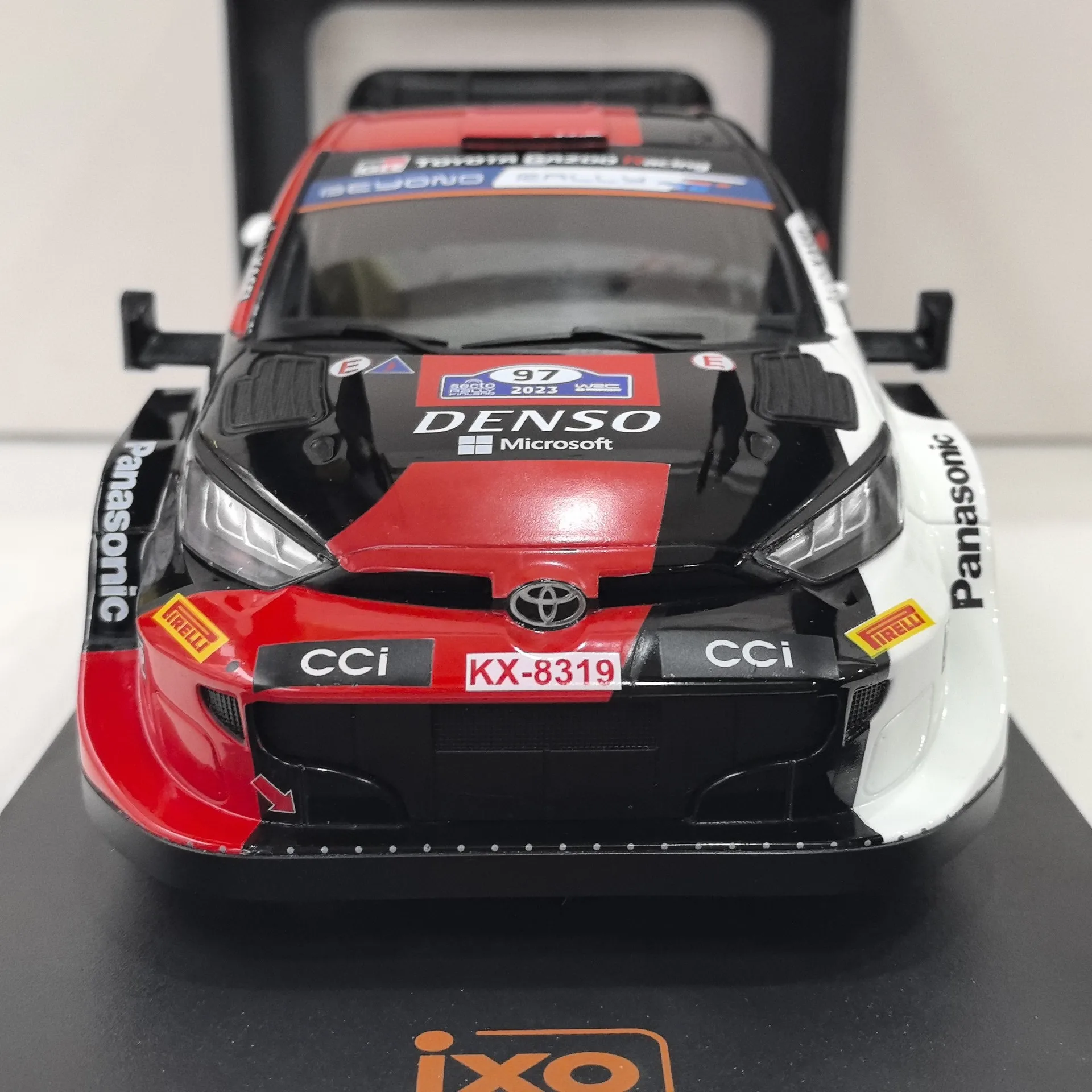 ダイキャスト IXO 1:18 スケール トヨタ GR ヤリス # 97 2023 トヨタ ヤリス レーシング合金車モデル グッズ玩具ギフトお土産ディスプレイ