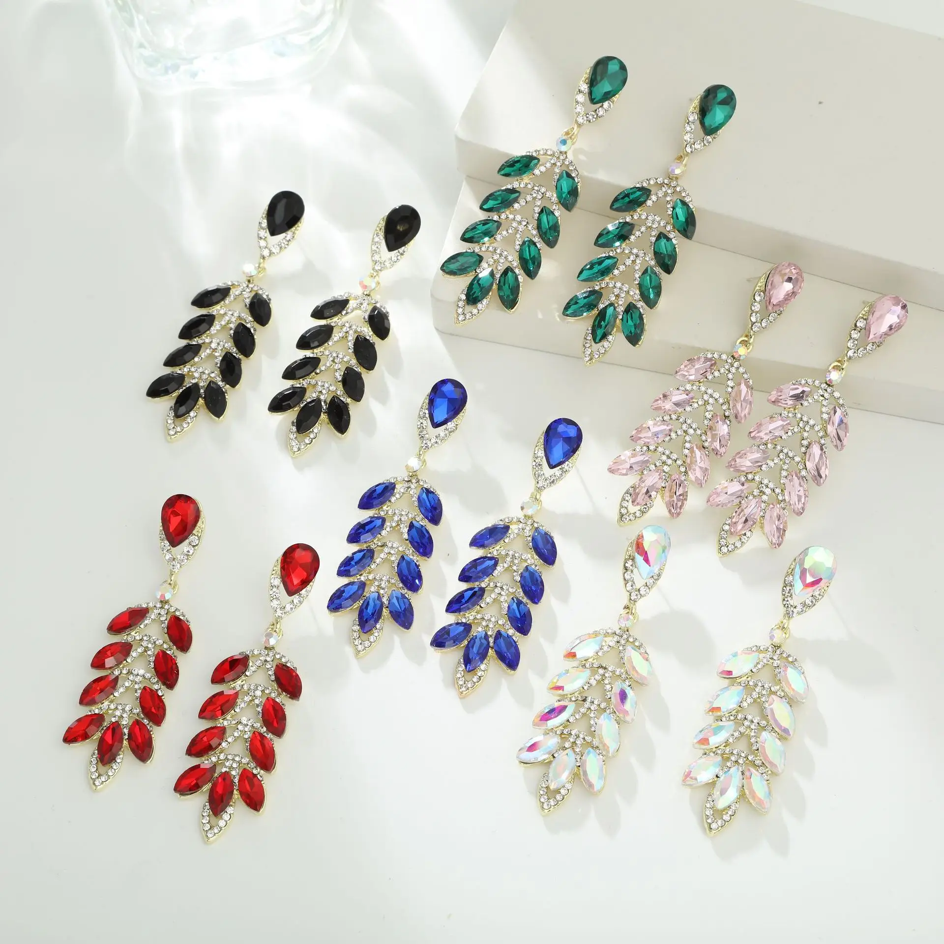 Модные легкие роскошные красивые женские серьги из сплава с кристаллами в виде листьев для женщин, персонализированные геометрические украшения с каплями